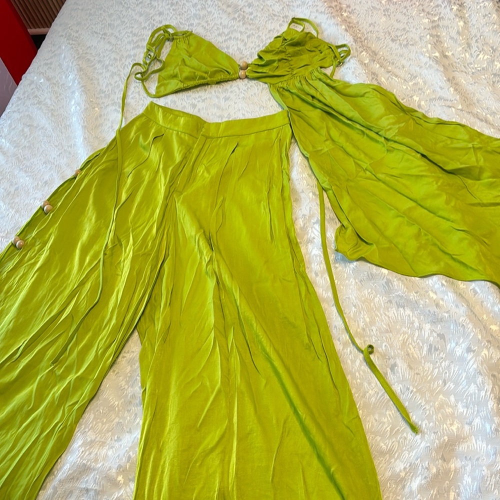 Pants and bra top happy green color. Perfect for luxury beach party